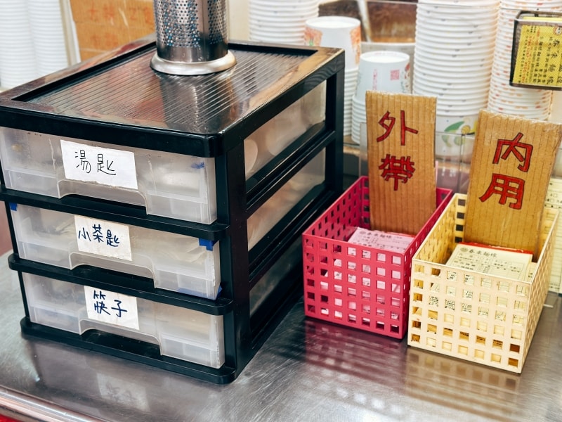 台北美食 | 後山埤最強小吃!【春來麵線】飄香 30 年,500 碗推薦的在地銅板美味全攻略 - 第4張圖 台北美食 | 後山埤最強小吃!【春來麵線】飄香 30 年,500 碗推薦的在地銅板美味全攻略