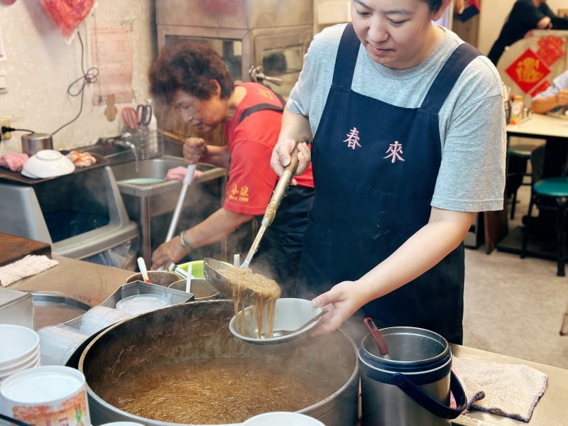 台北美食 | 後山埤最強小吃!【春來麵線】飄香 30 年,500 碗推薦的在地銅板美味全攻略 - 第10張圖 台北美食 | 後山埤最強小吃!【春來麵線】飄香 30 年,500 碗推薦的在地銅板美味全攻略