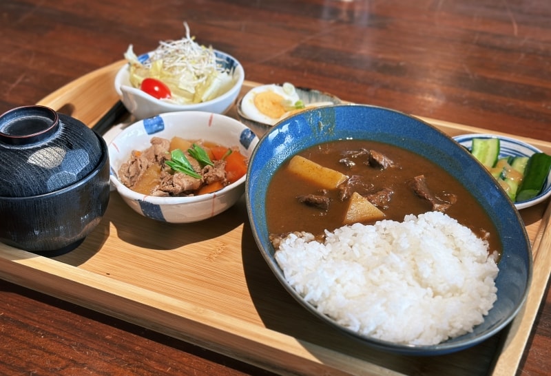 宜蘭美食 | 孝親之旅：在宜蘭海鮮【里海Cafe】遇見蔚藍天空與「回家」般的溫暖溫度